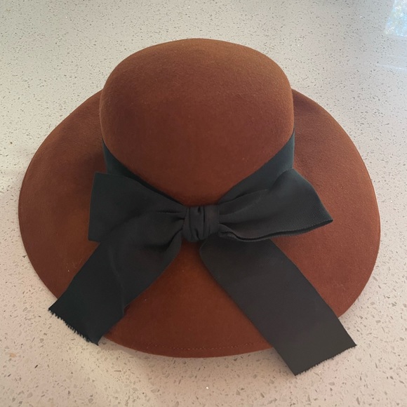 Beautiful Felt brim hat - Picture 3 of 3